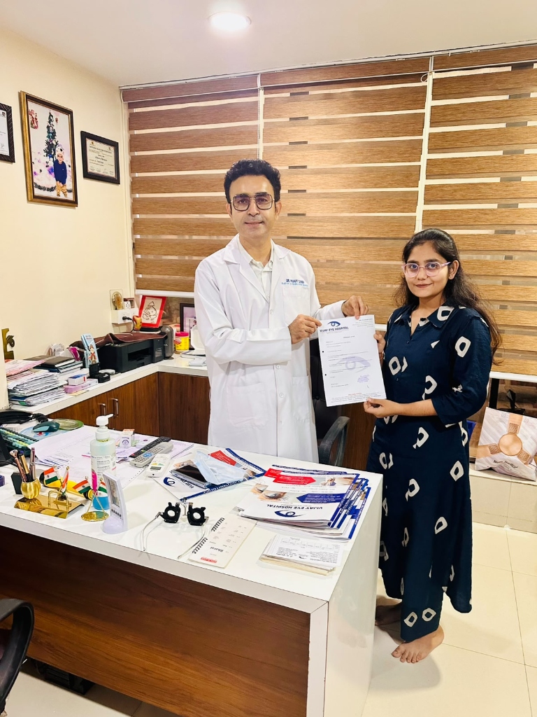 Dr. Punit Singh presenting internship completion certificate to trainee